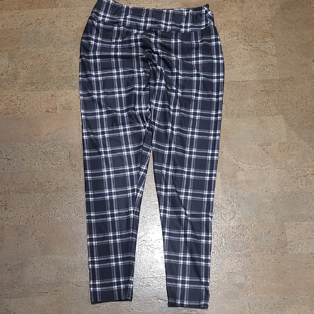 Large New Plaid Black and White Leggings